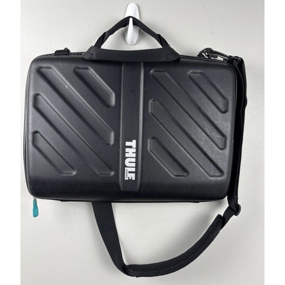 Thule Gauntlet Laptop Case 15" Hard Shell Carrying Bag MacBook Black Travel